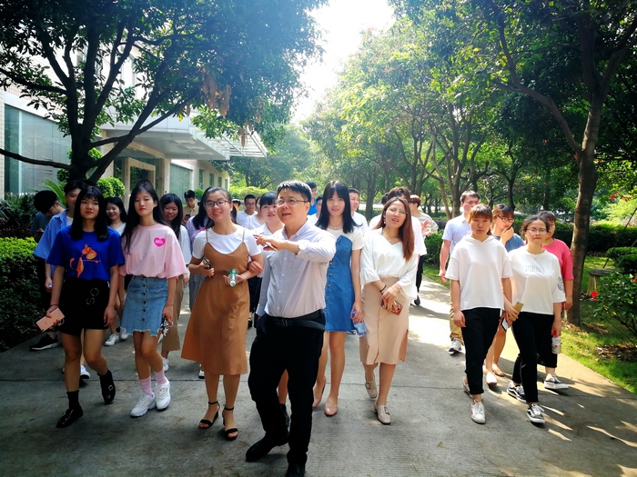 学生参观福州福大自动化科技有限公司 (复制).jpg